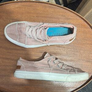 Blowfish Malibu Women's Frayed Pink Sneakers